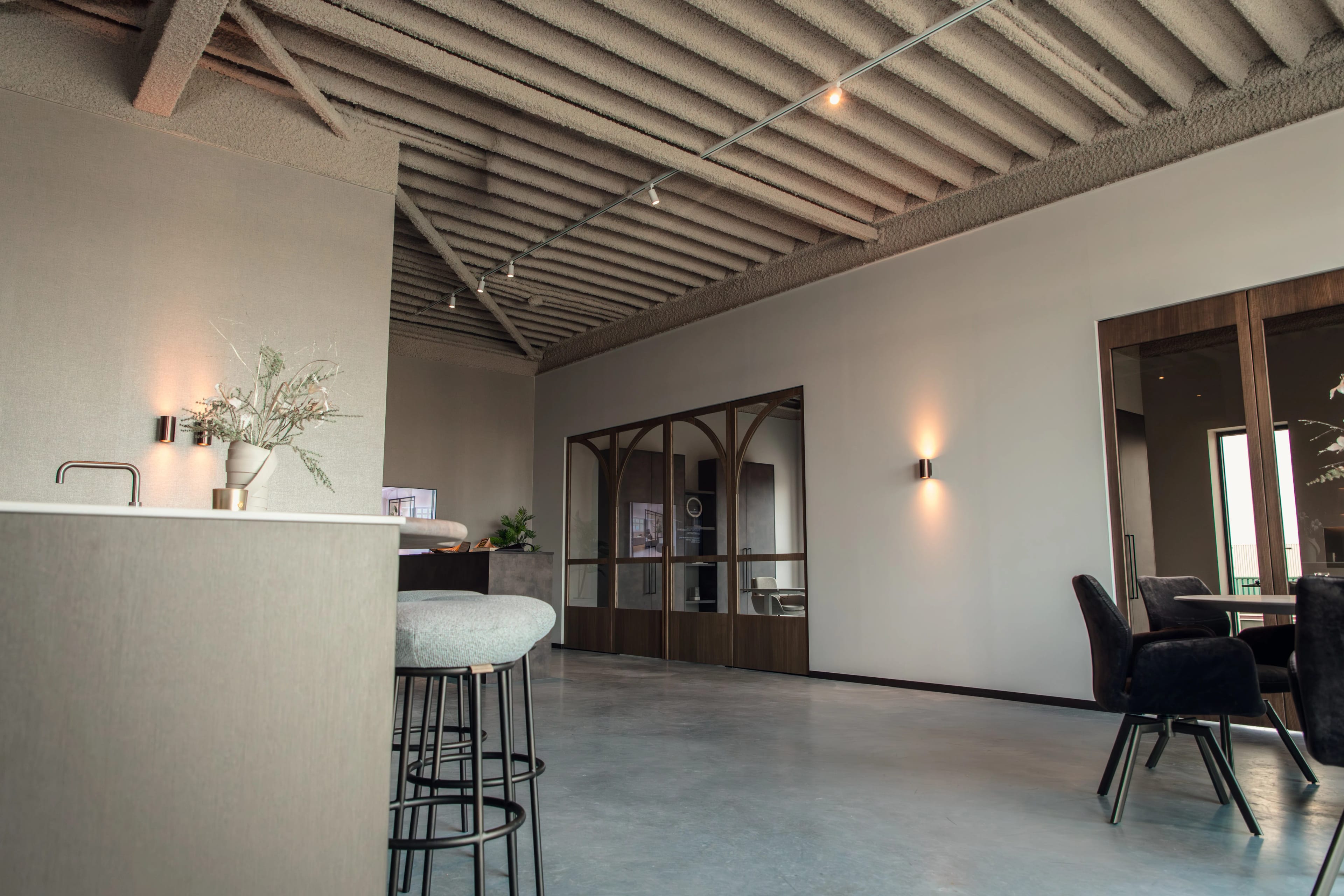 thumbnail Van thuiskantoor naar showroom: de groei van WOODOOR